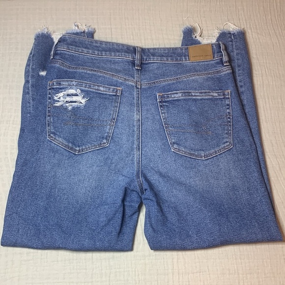 American Eagle High Rise Stretch Ripped Mom Jeans, Size 6 Short - Picture 3 of 5